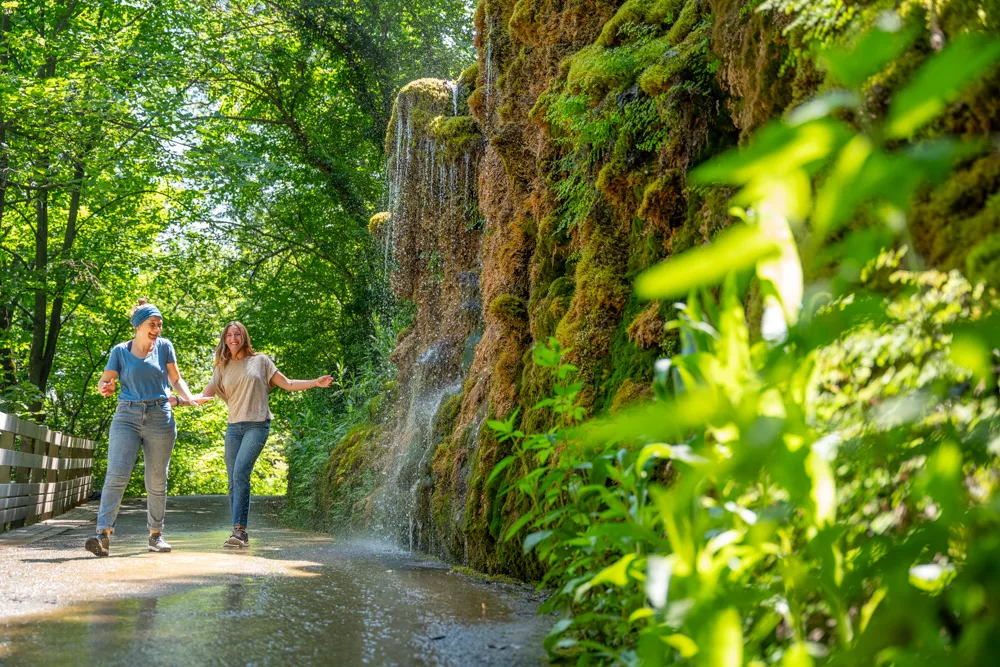 Grande cascade de tuf au musée promenade à Digne les Bains